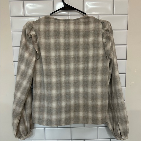 Reformation Long-sleeve shirt/ buttons Size XS - Picture 4 of 9